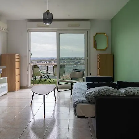 Equipe Dans Avec Piscine A 10mn Du Centre * ニース