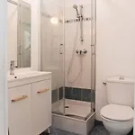 Equipe Dans Avec Piscine A 10mn Du Centre