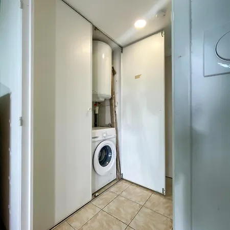 Equipe Dans Avec Piscine A 10mn Du Centre Apartament *